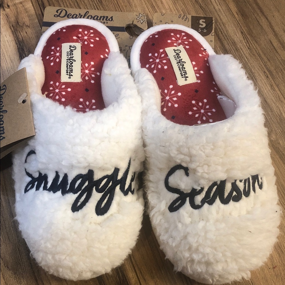 Dearfoams Cream Snuggle Season Slippers Size 5/6
